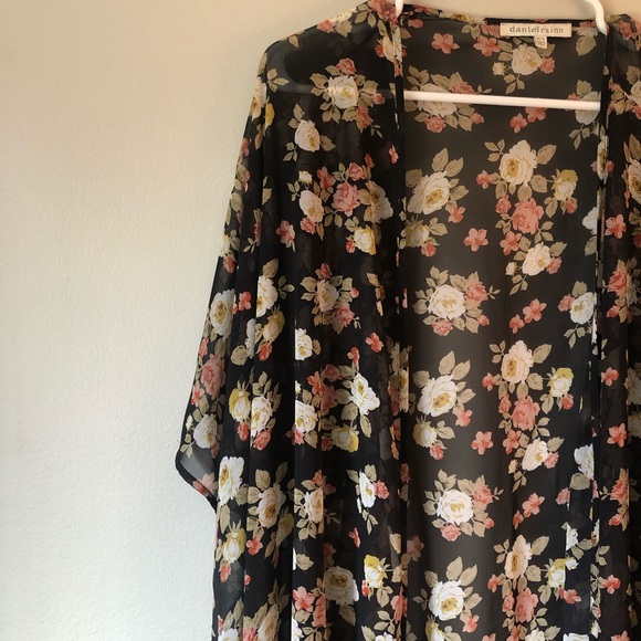Floral kimono. Size 0X/1X - Picture 1 of 4